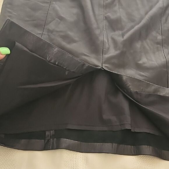 Danier Black Knee-Length Pencil Skirt - Picture 8 of 16